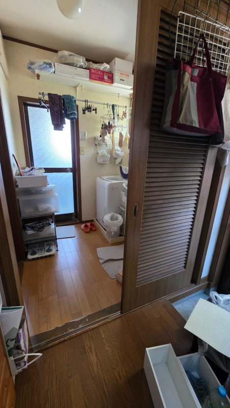 戸車交換とVレール取付を行った建具。